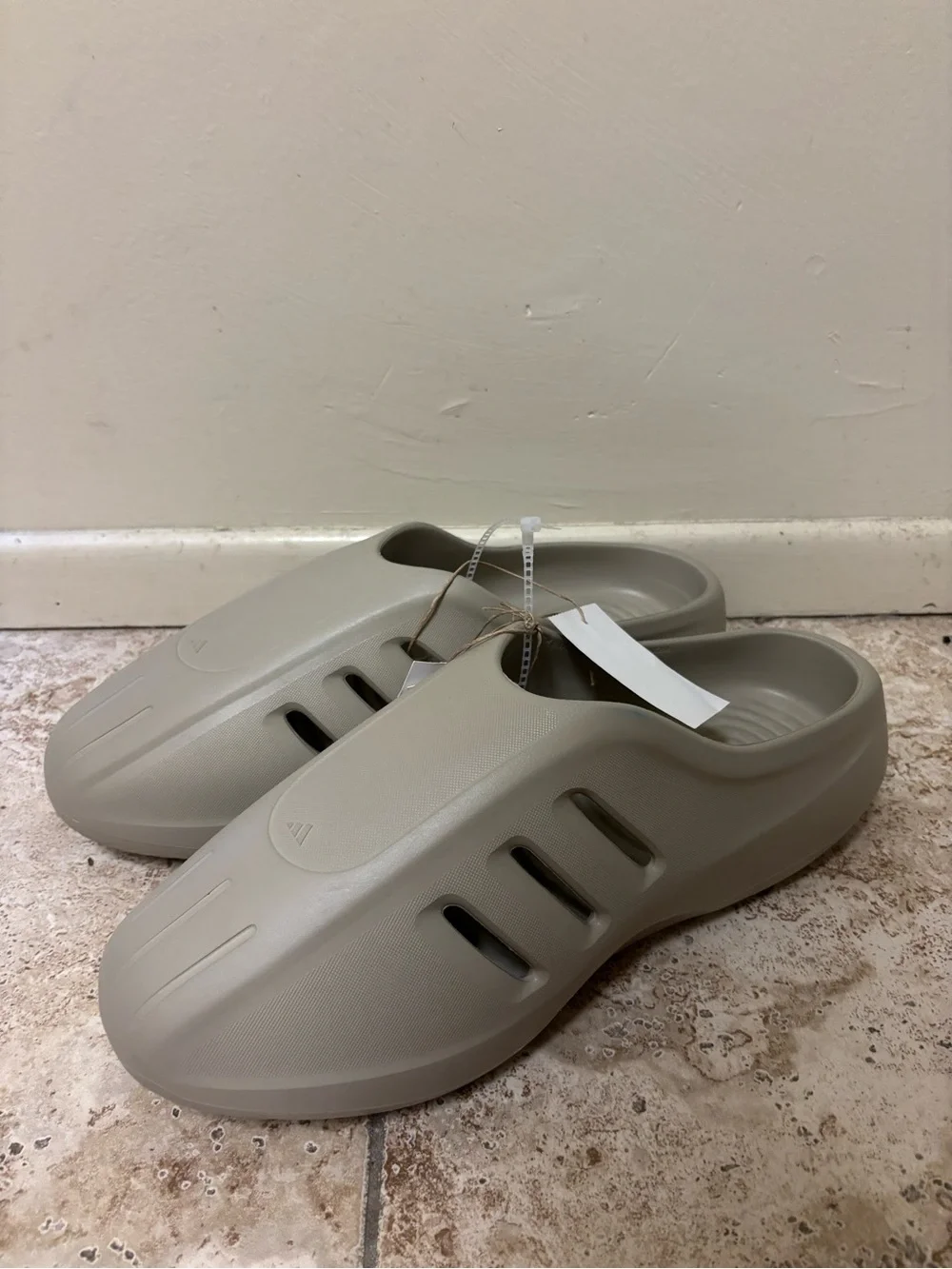 Adidas adiFOAM IIInfinity Mule Brown Size 15 JS4706